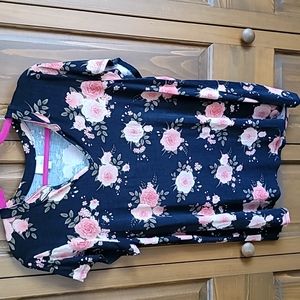 LuLaRoe Lg V-neck short sleeve top